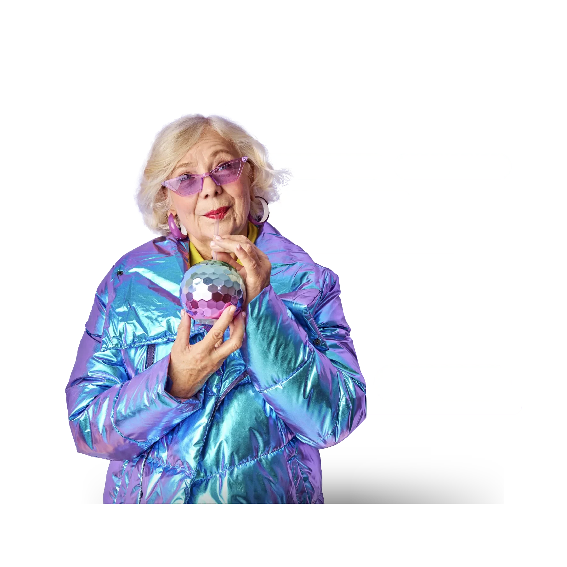 Ältere Frau mit farbiger Jacke und persönlichen Daten im Hintergrund